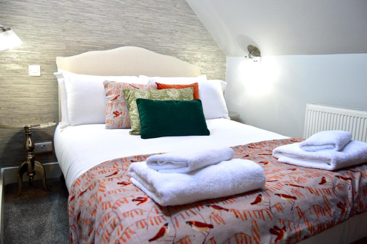 The Nest Hotel & Restaurant Питерсфилд Экстерьер фото