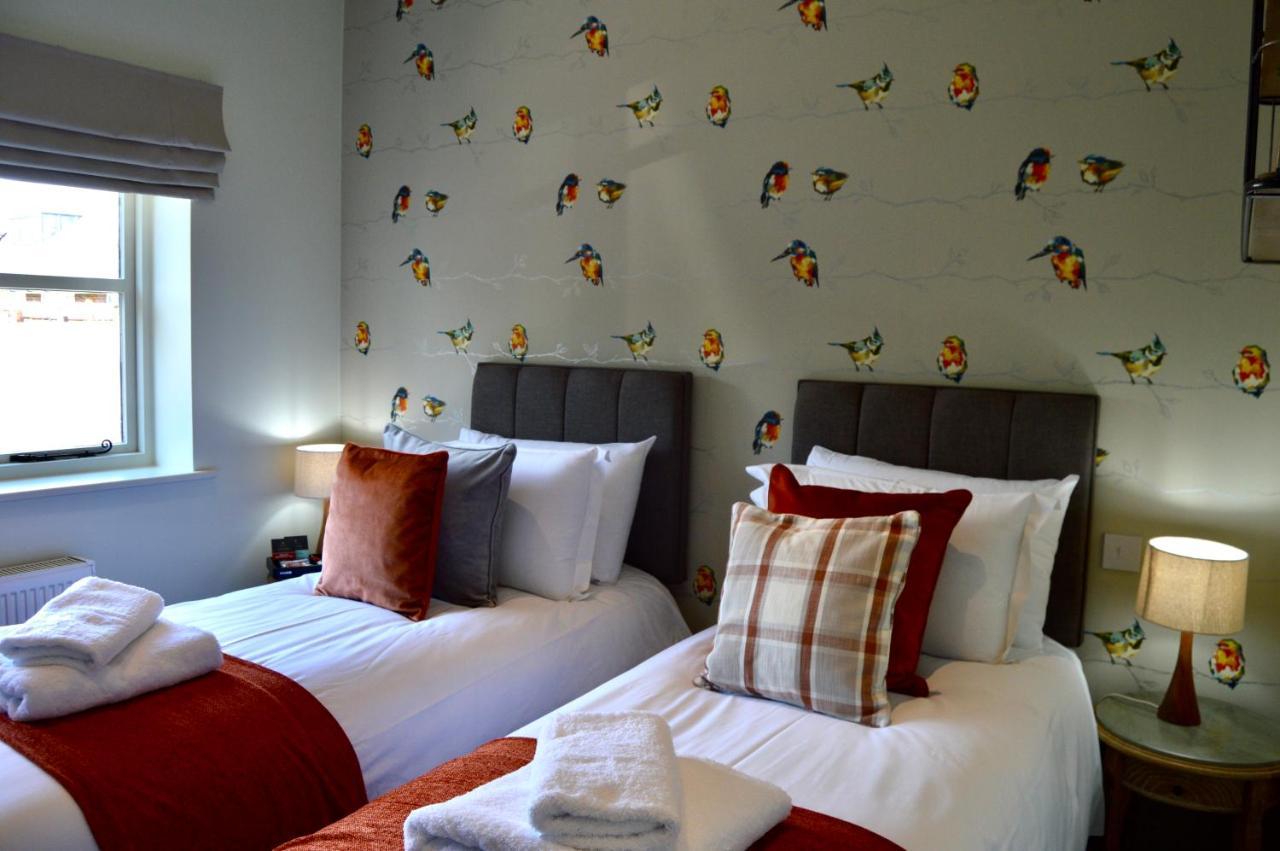 The Nest Hotel & Restaurant Питерсфилд Экстерьер фото